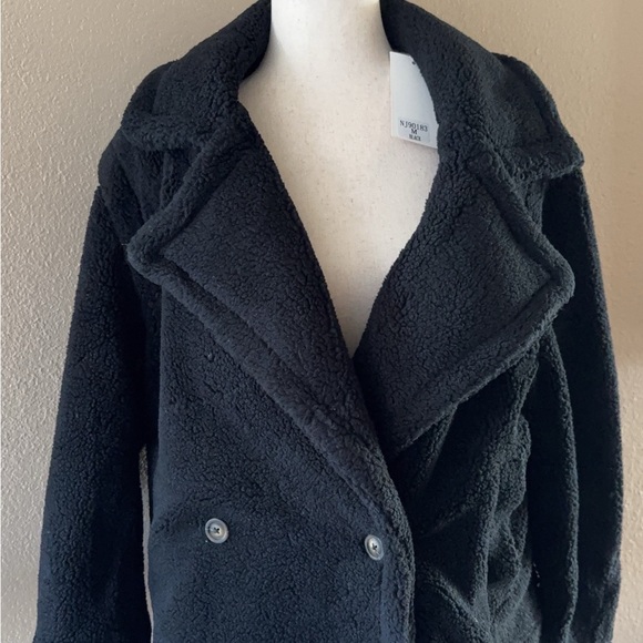 Warm and cozy teddy short style coat with pockets in black - Picture 8 of 11